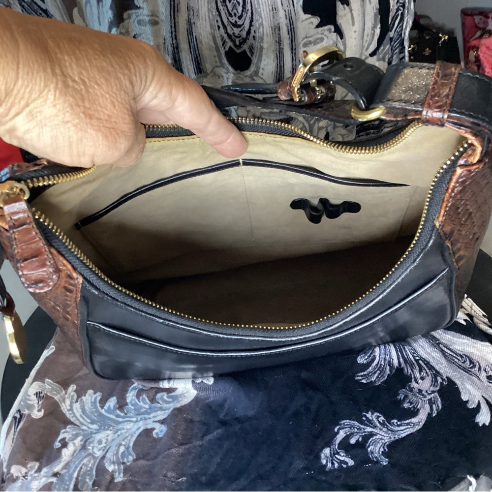 Brahmin Renee black Tuscan leather shoulder bag with croc embossed trim. - Picture 6 of 11
